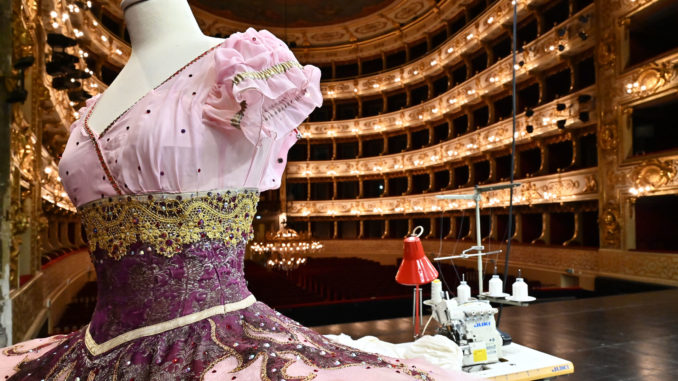 Teatro Regio: boom di iscrizioni al corso di Alta Sartoria