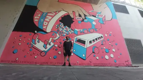 Murales alla stazione di Parma in ricordo della strage di Bologna