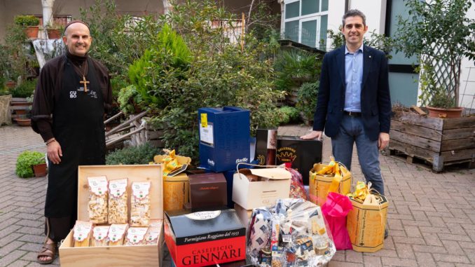 Pacchi regalo per le persone bisognose