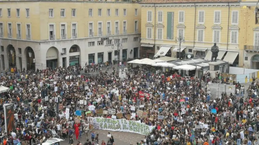 Parma sciopera per il clima e l'ambiente