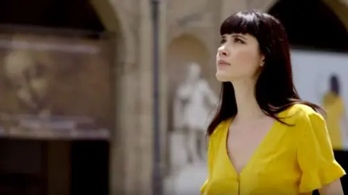 Parma 2020: la ragazza gialla in giro per la città