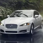 Guidare sicuri su strade bagnate