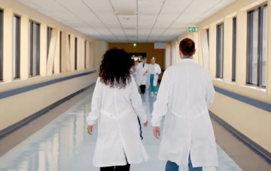 Fiumi di caramelle per i bambini ricoverati al reparto pediatrico: il progetto dei volontari