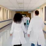 Fiumi di caramelle per i bambini ricoverati al reparto pediatrico: il progetto dei volontari